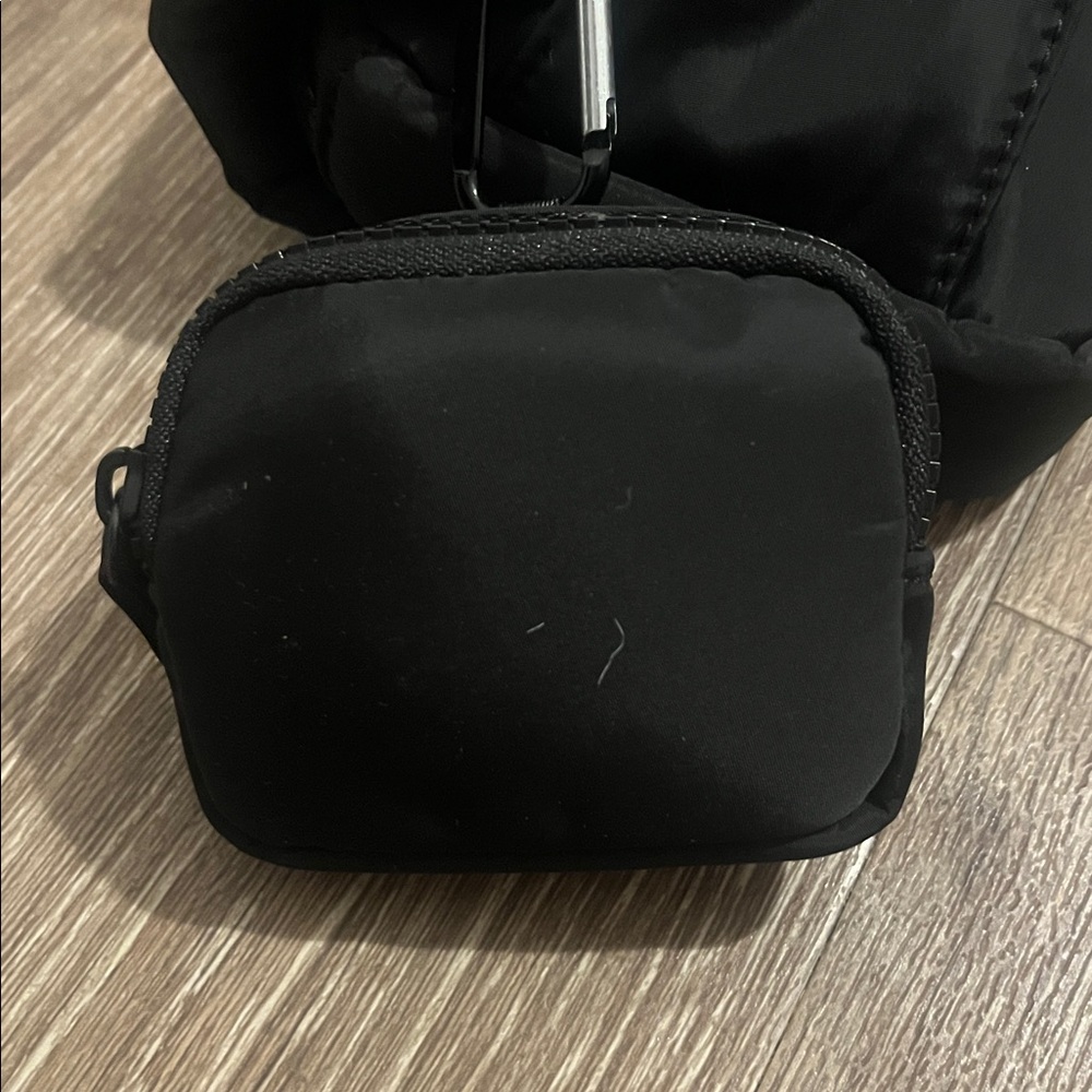 Wilo the Label Black Quilted Crossbody Waist Belt Bag with Adjustable Strap NWOT - Picture 7 of 8